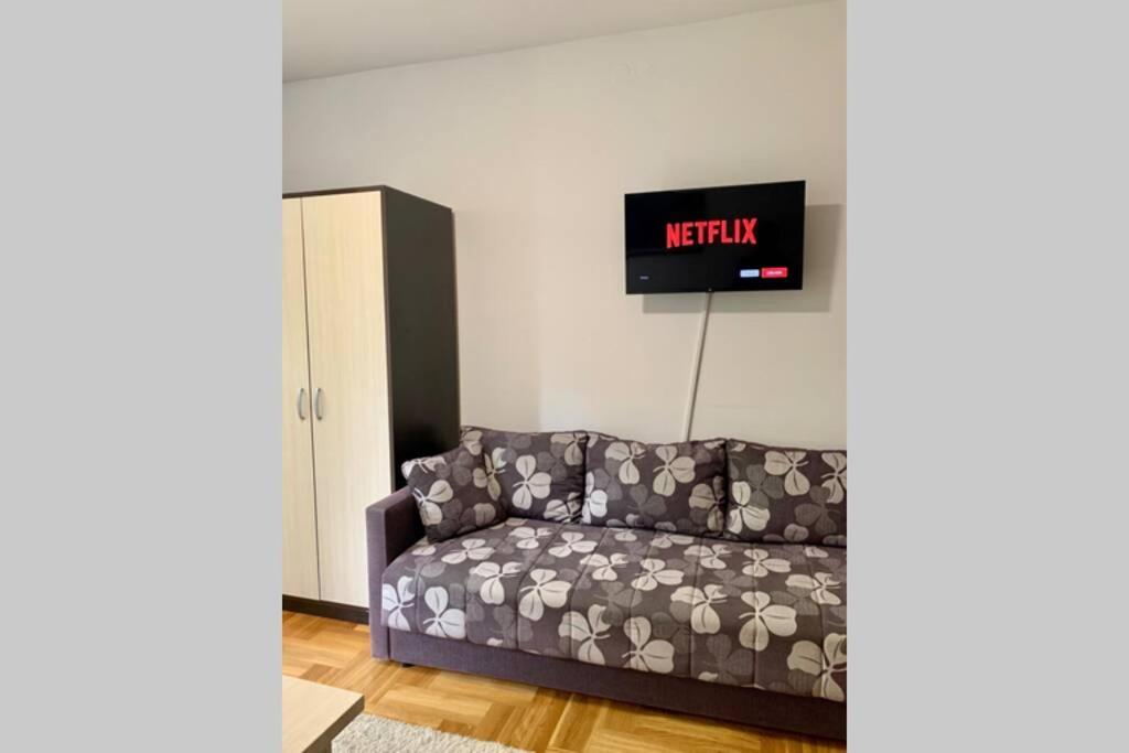 Renovated Cozy Studio 7 At Top Location - Available For Long Term Rentals Новий Сад Екстер'єр фото